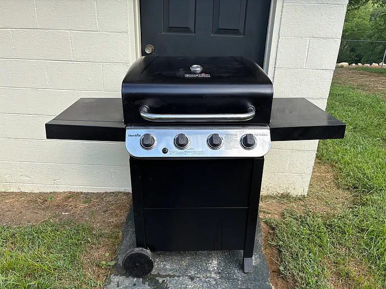 Gas grill full tank!