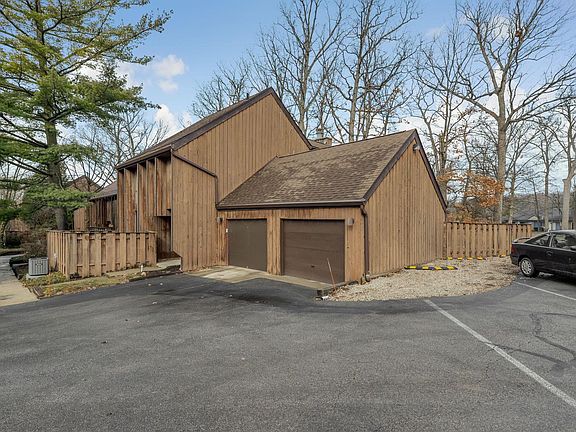 2nd image of 5076 Strawpocket Ln #12