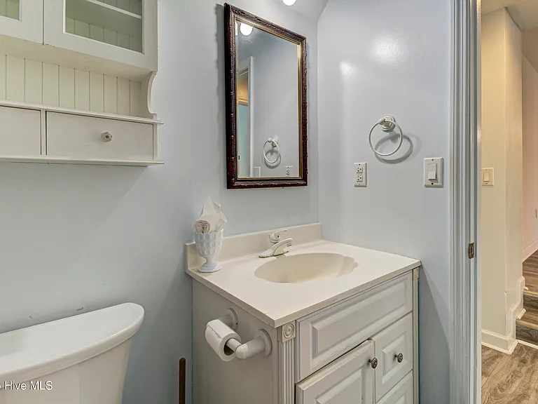 613 Clarendon Ave — Photo 46