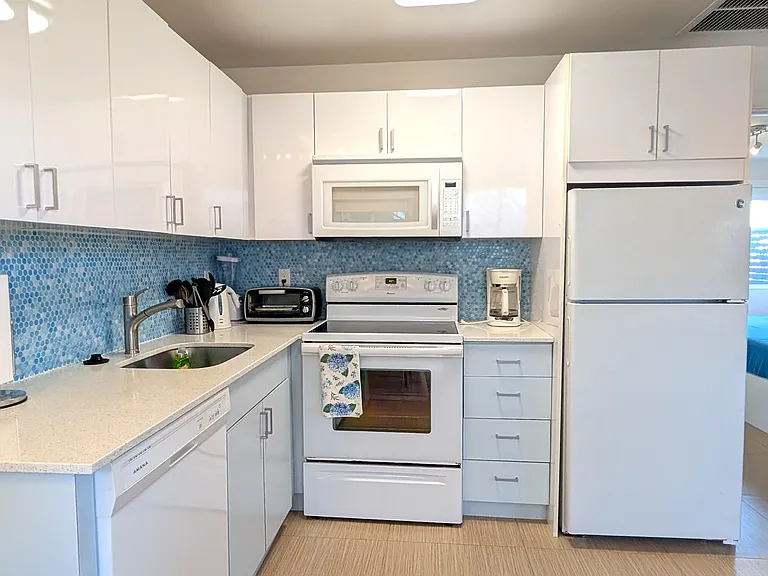 4324 N Ocean Dr #1 — Photo 2