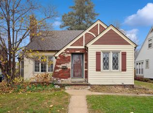 2112 W 3rd St, Waterloo, IA 50701