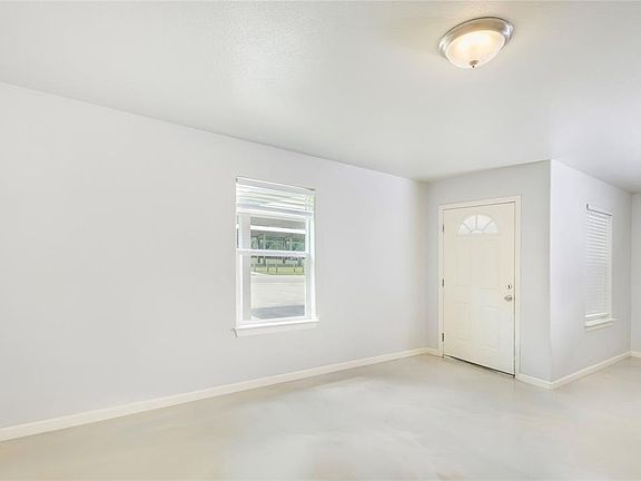 4th image of 638 Luke St Unit B