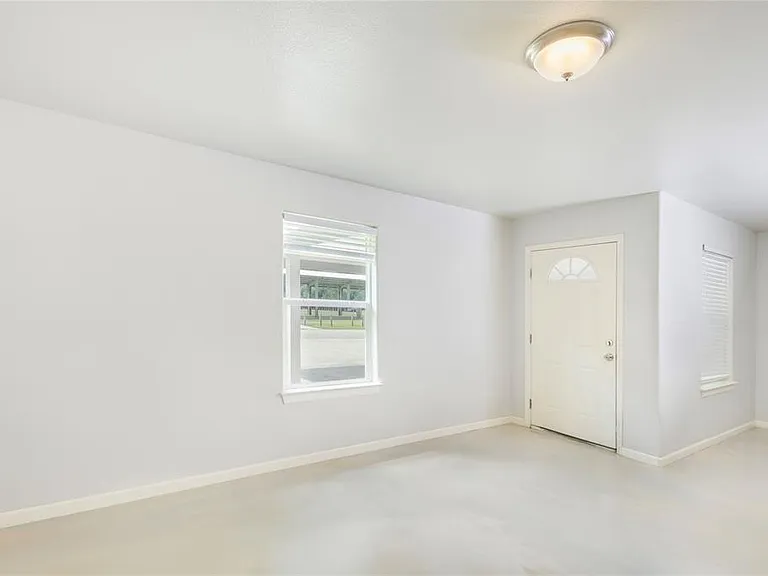 638 Luke St #B — Photo 4
