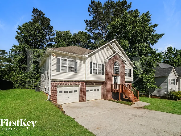 321 Sue Ct — Photo 2