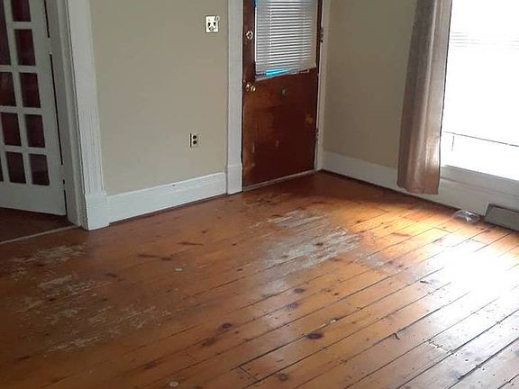 3rd image of 33 McDaniel St