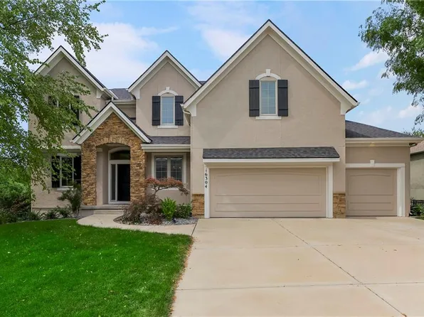 16304 Larsen St, Overland Park, KS 66221