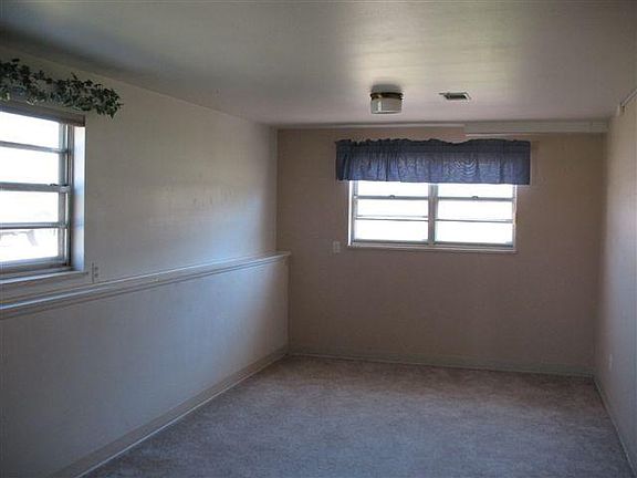 This shows the other half of the upper bdrm, garden level looks out onto the front lawn, south facing.