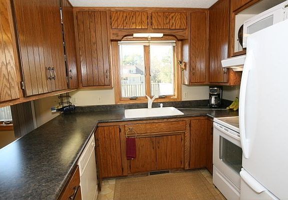3rd image of 530 Quinlan Ave N