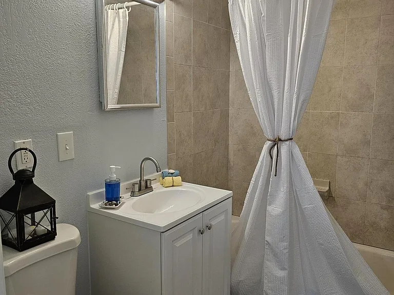 135 Roosevelt Ave #135C — Photo 16