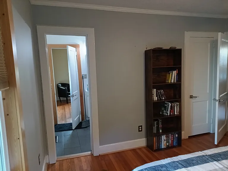 108 Hawthorne Ln — Photo 9