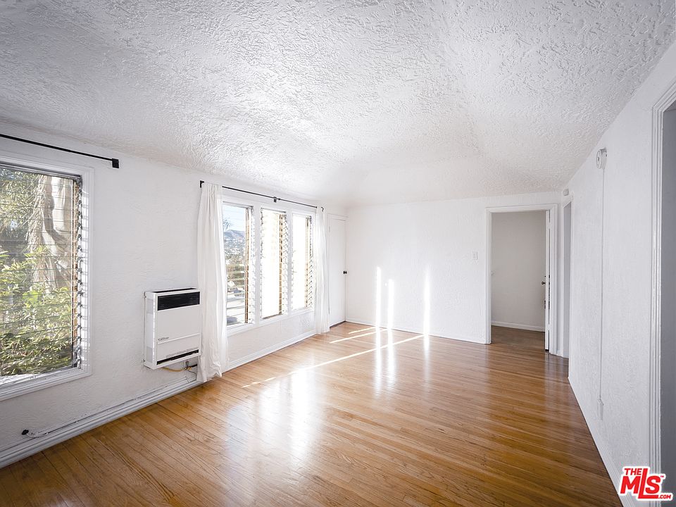1st image of 1386 1/2 Edgecliffe Dr