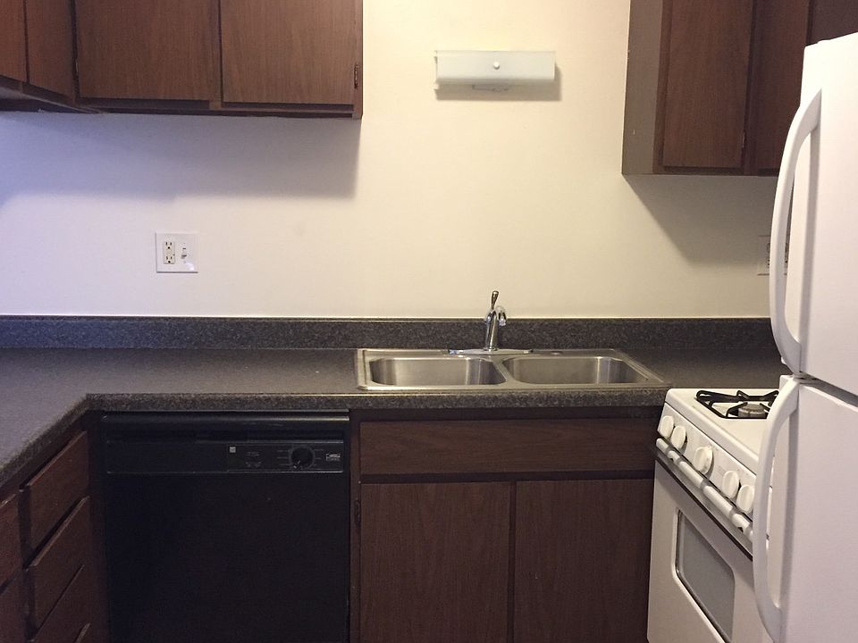 1st image of 100 Drew Ln #3