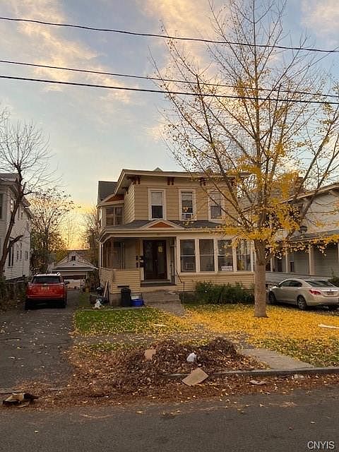 2nd image of 805 Danforth St