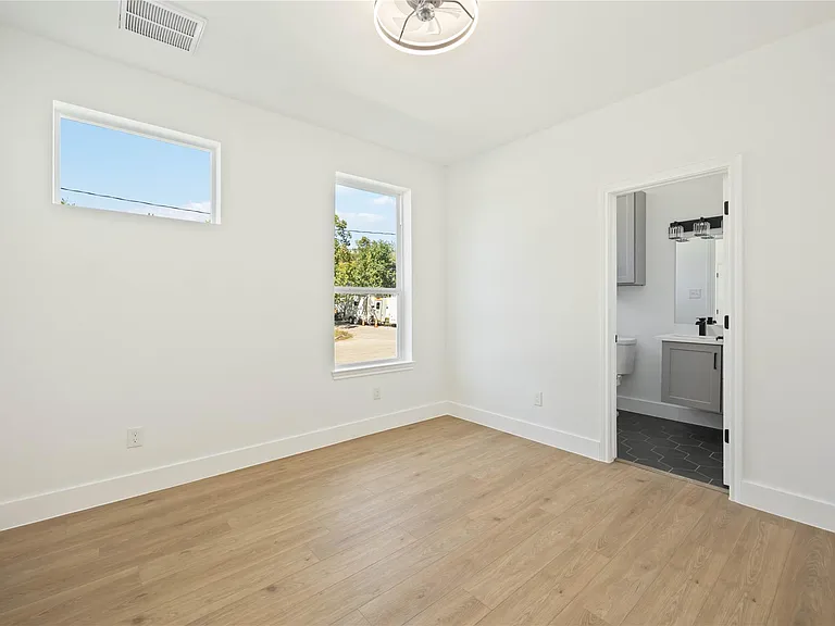 3022 Drew St — Photo 4