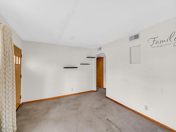 3rd image of 1020 Riverlane Dr