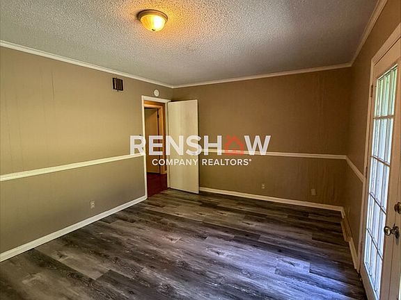3rd image of 16 Twin Oaks Pl