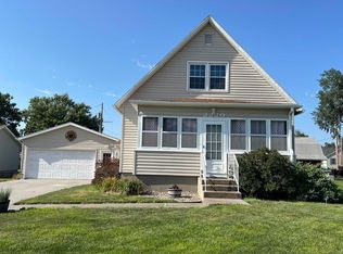 2220 4th St, Columbus, NE 68601