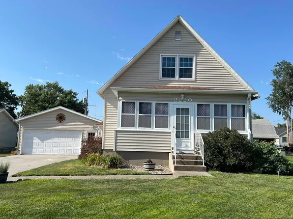 2220 4th St, Columbus, NE 68601