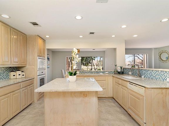 2nd image of 2954 Buttonwood Dr