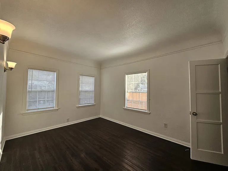 1036 W 64th St #1036 — Photo 10