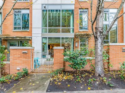 910 Lenora St, Seattle, WA, 98121