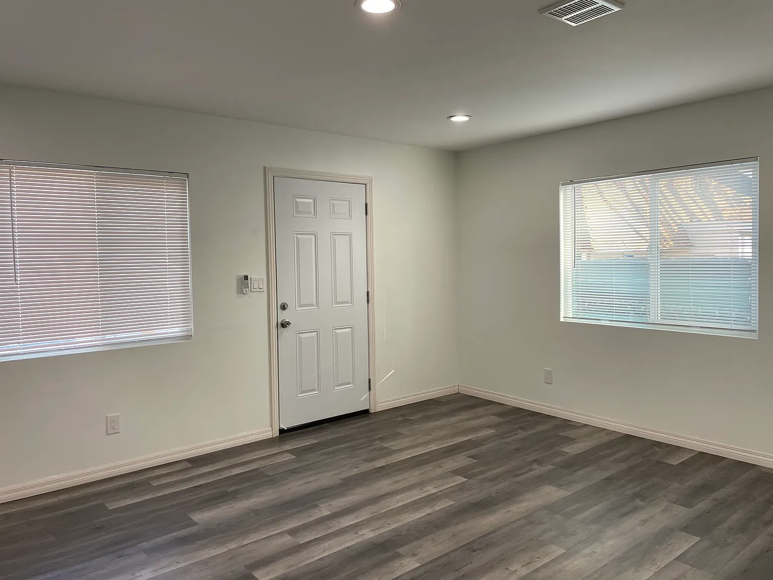 2 bed, 810 sqft, $2,400 — Photo 4