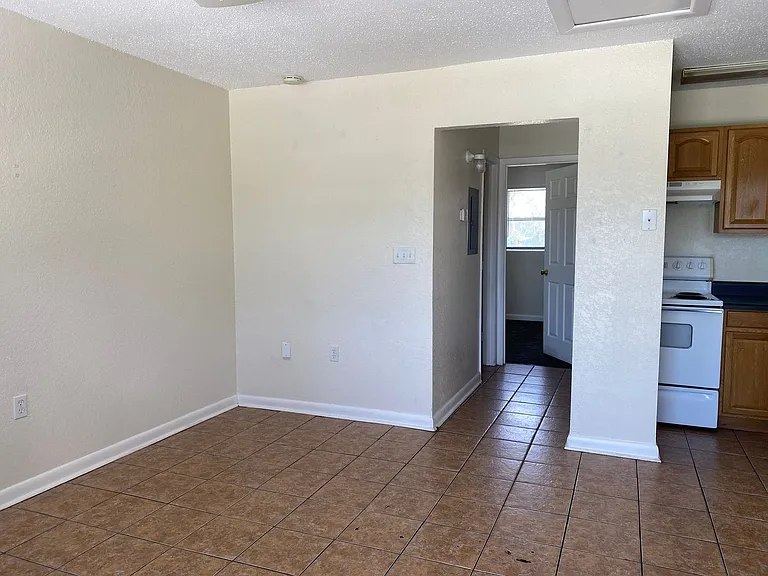 1030 W Walnut St — Photo 14
