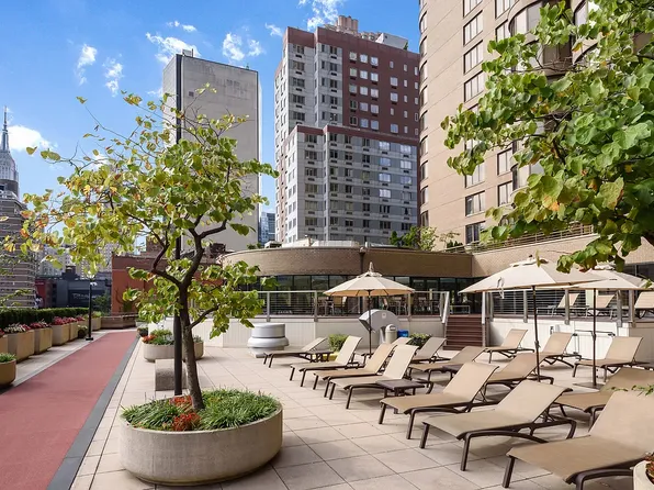 330 East 38th Street image 13 of 17