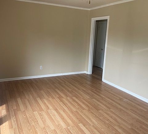 3rd image of 2125 Evelyn St