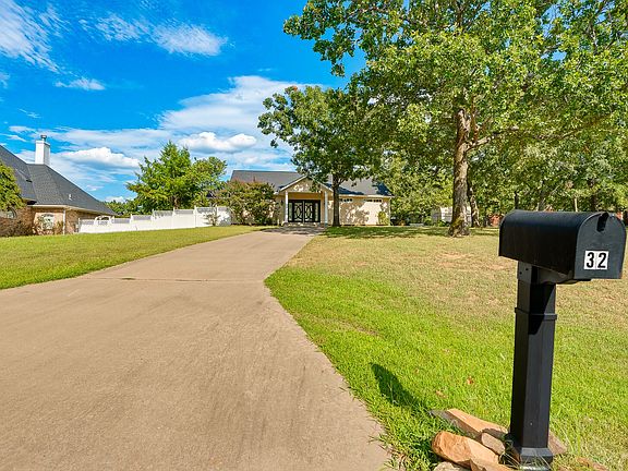 5th image of 32 Jamestown Cir