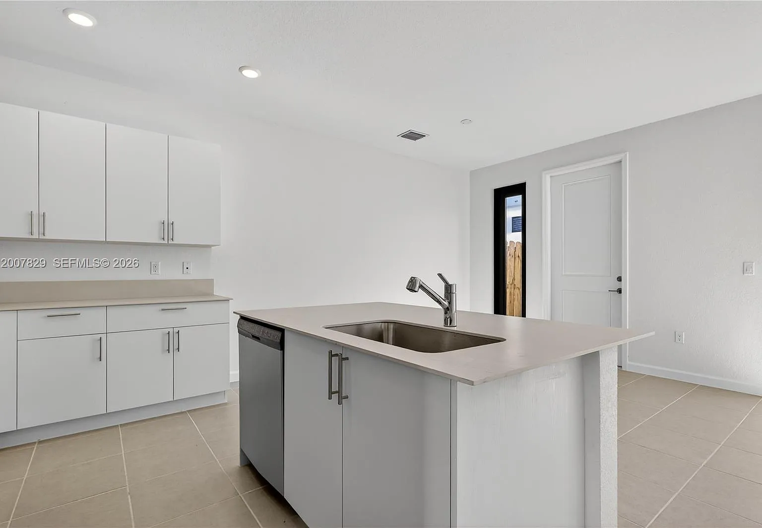 4 bed, 1436 sqft, $3,300 — Photo 3