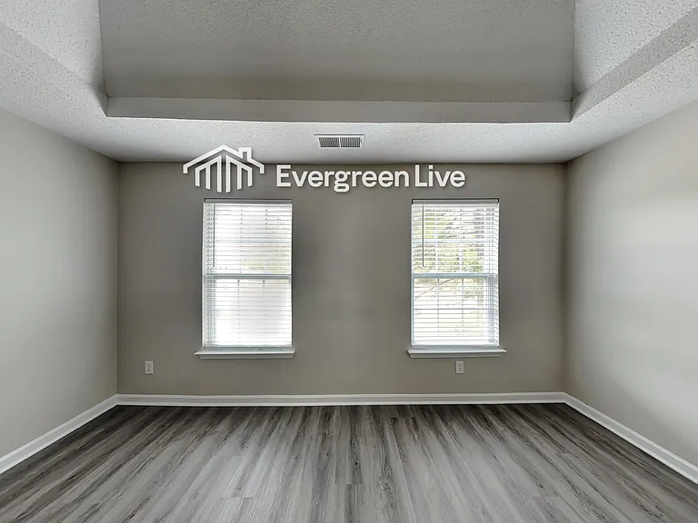 125 Edison Dr — Photo 8