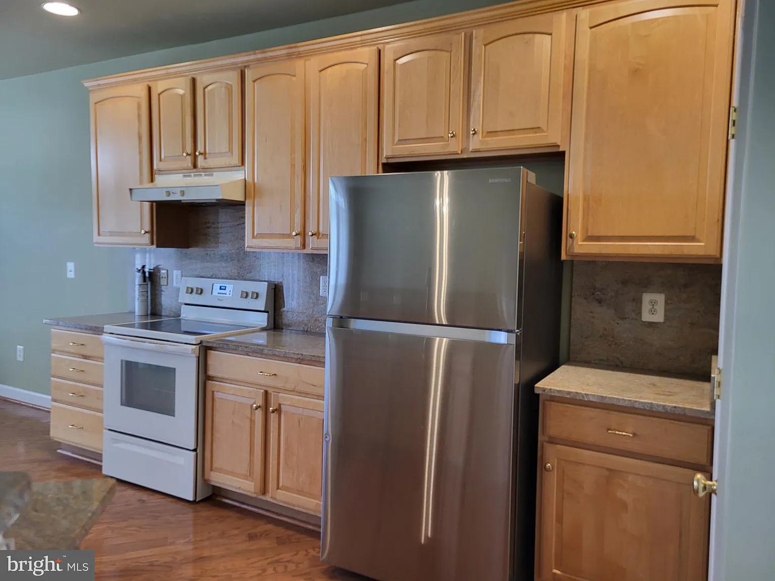 3 bed, 2.5 bath, 2366 sqft, $2,900 — Photo 3