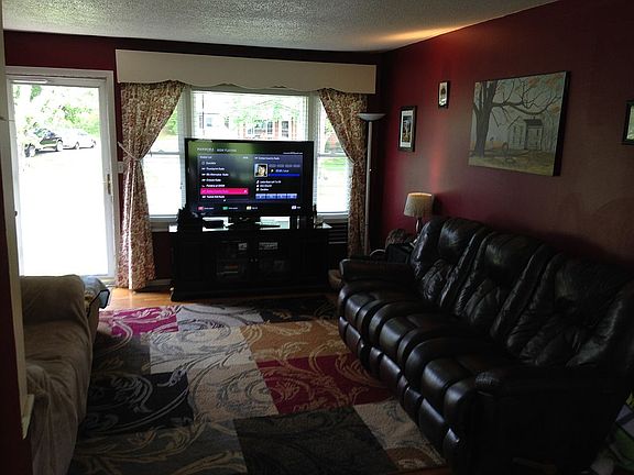 3rd image of 404 Queen Ann Ct
