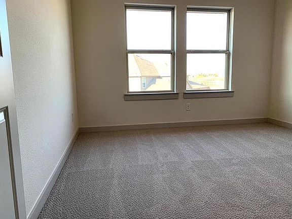 5th image of 2741 Majesty Dr