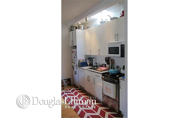 Rented by Douglas Elliman | media 21