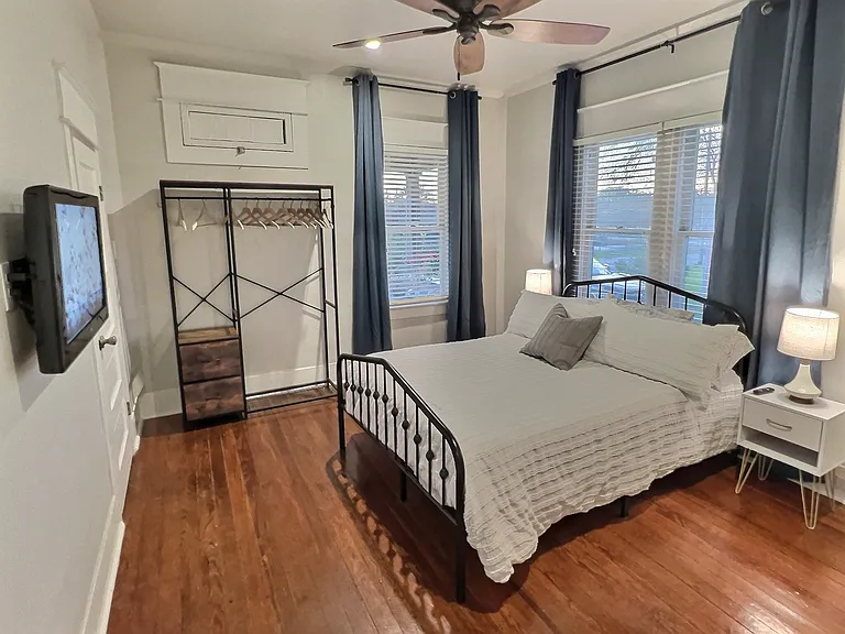 404 W Walnut St — Photo 11