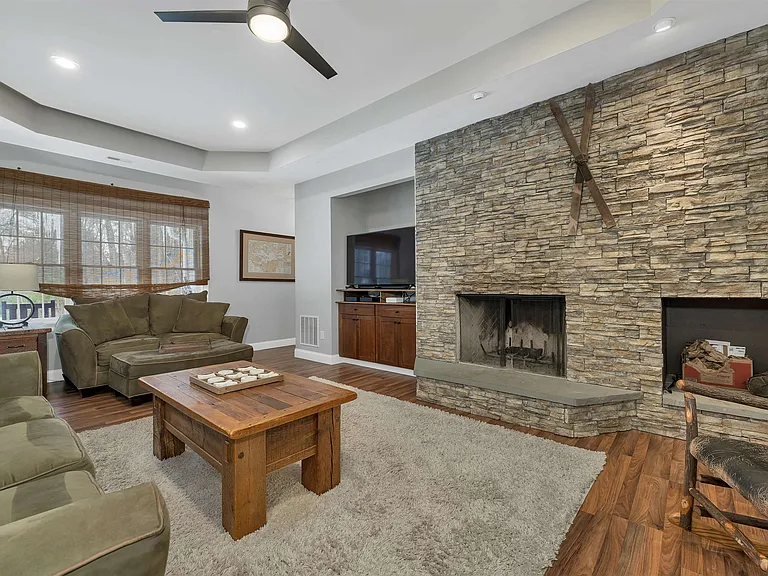 41 Regis Rd — Photo 10