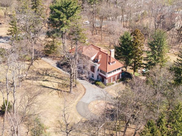 111 Lexow Ave