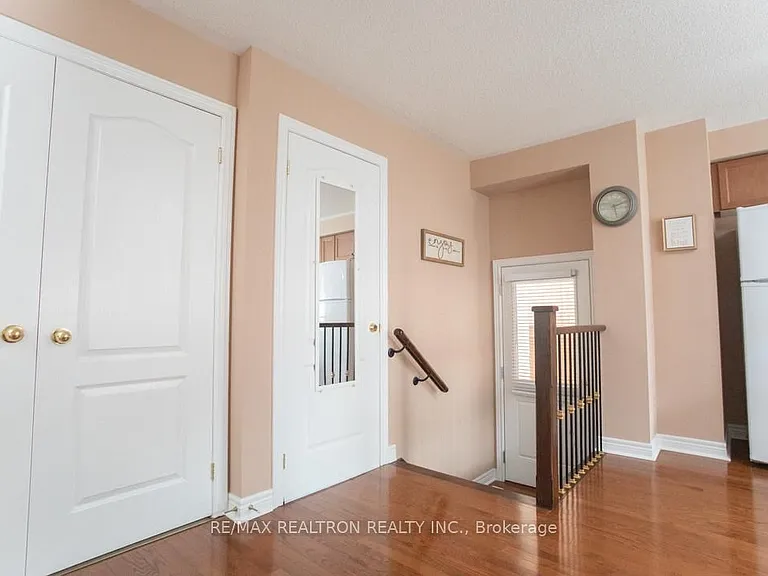 54 Chayna Cres — Photo 11