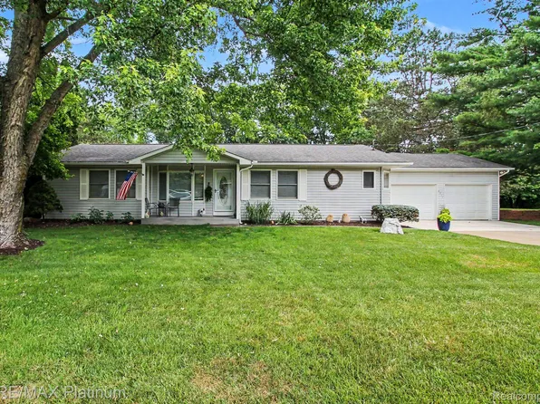 6311 Kevin Dr, Brighton, MI 48116