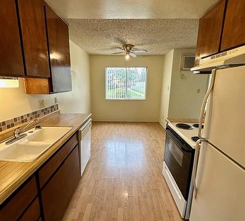 5th image of 1120 W Lockeford St #13
