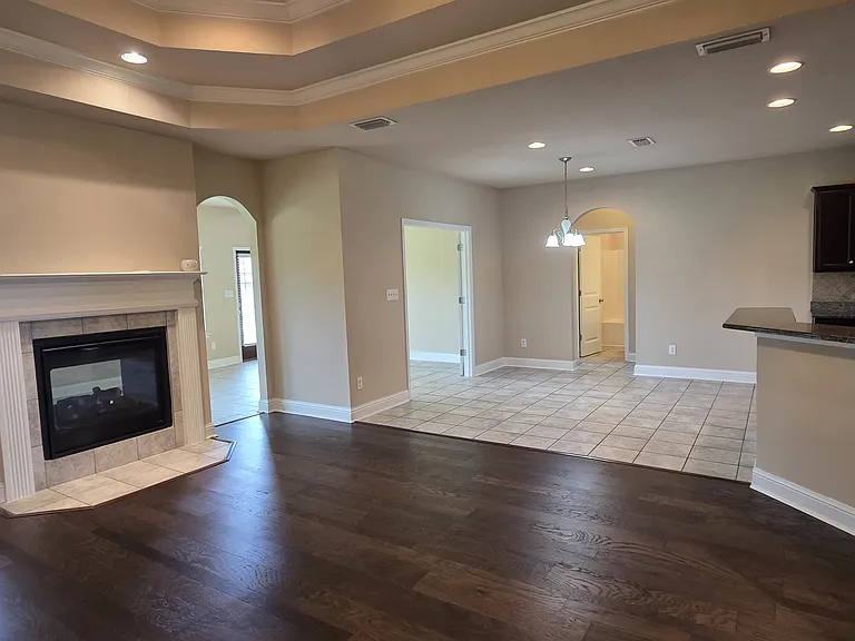 Great room facing breakfast nook