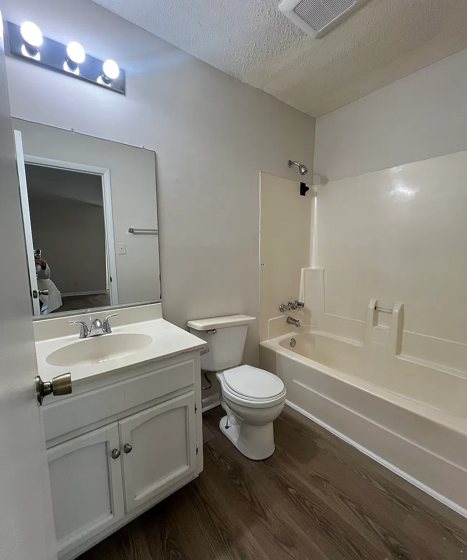 2 bed, 800 sqft, $975 — Photo 2
