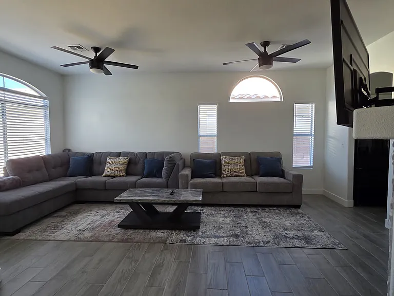 Silver Lantern Dr — Photo 17