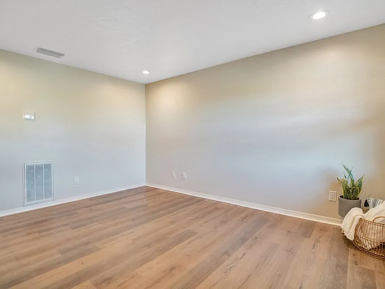 2690-2694 Curry Ford Rd — Photo 16