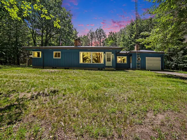 8359 W Stony Lake Rd, New Era, MI 49446