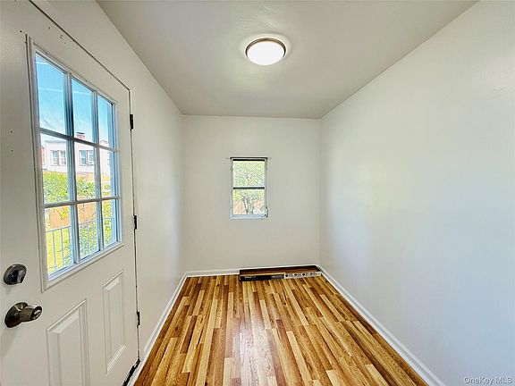 4th image of 2828 Coddington Avenue