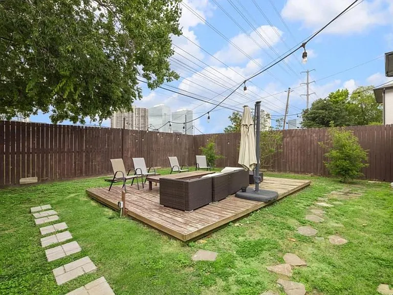3818 Childress St — Photo 10