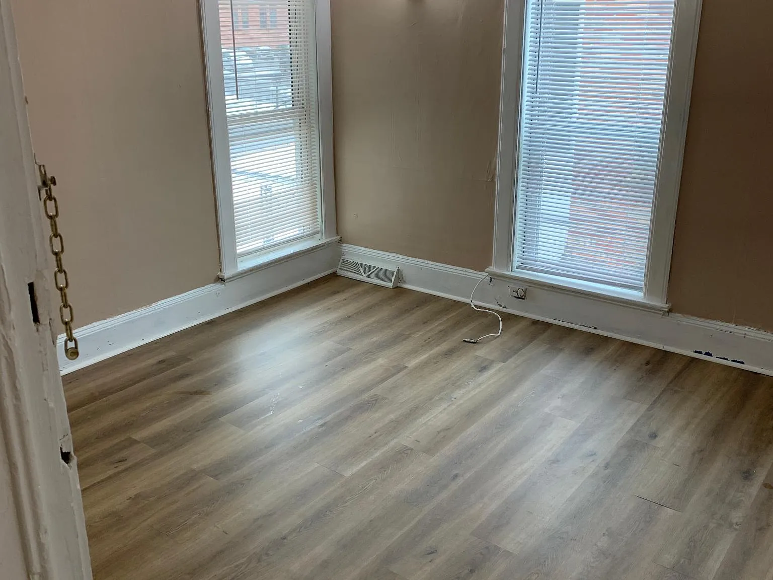8 bed, 2760 sqft, $516 — Photo 3